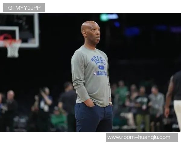 马祖拉怒斥裁判助教卡塞尔劝解遭摔飞引发热议