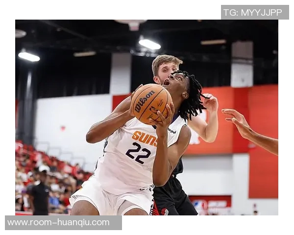 亨特表现出色16投8中三分命中率高达33贡献20分7篮板2抢断正负值高达19